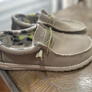 Hey Dude Men's size 11
